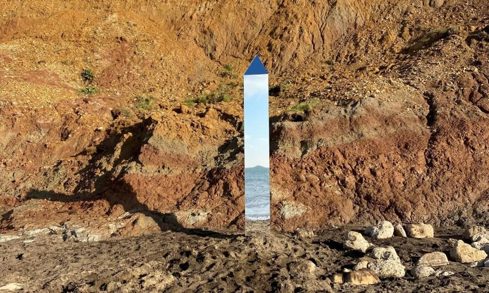 Το μυστήριο με τους μονόλιθους συνεχίζεται: Εμφανίστηκε και άλλος